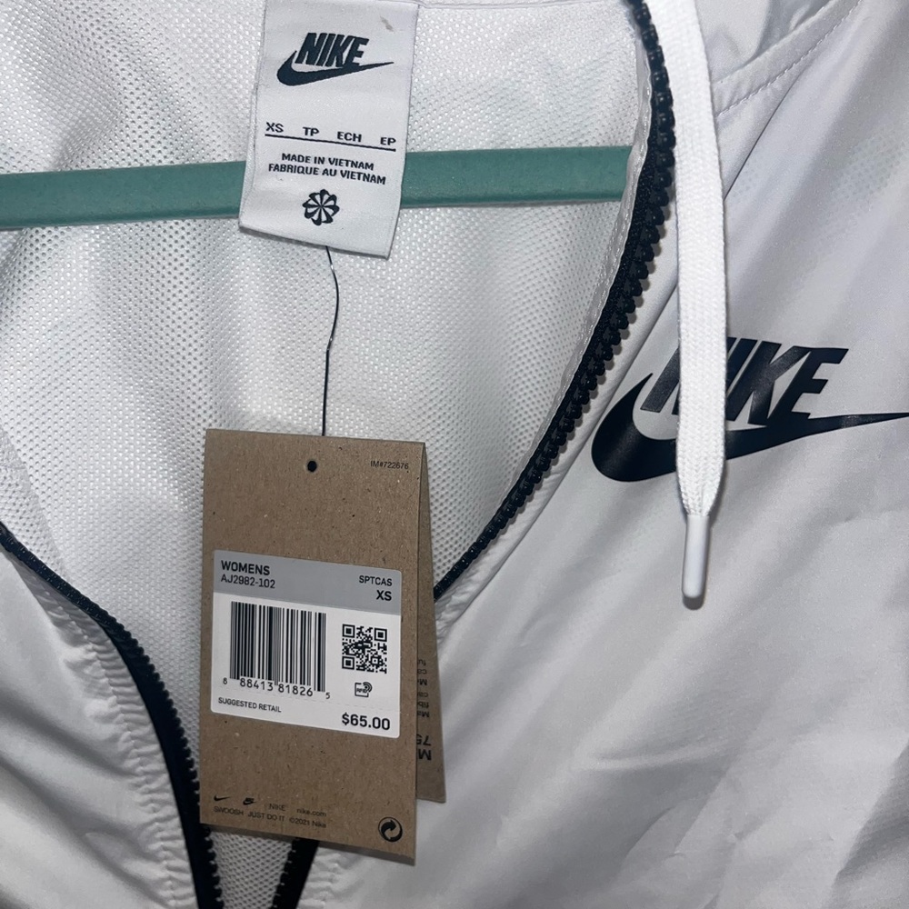 Womens nike jacket new with a tag